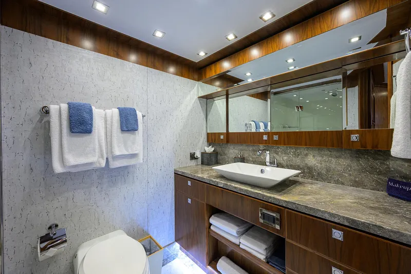 Second Amendment Yacht Photos Pics Hargrave 100 Raised Pilothouse Second Amendment-