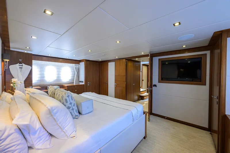 Second Amendment Yacht Photos Pics Hargrave 100 Second Amendment- Master Stateroom