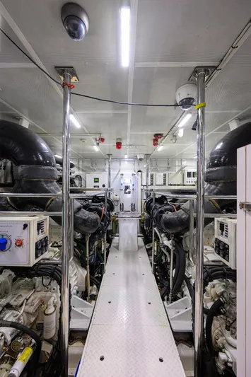 Second Amendment Yacht Photos Pics Hargrave 100 Raised Pilothouse Second Amendment- Engine Room