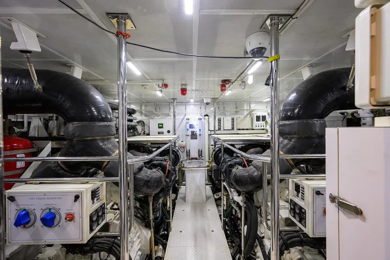 Second Amendment Yacht Photos Pics Hargrave 100 Raised Pilothouse Second Amendment- Engine Room