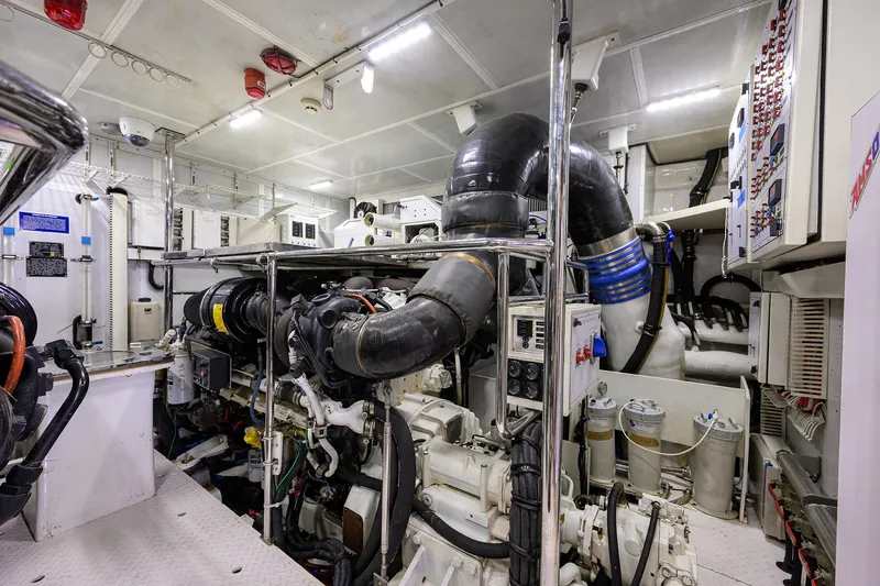 Second Amendment Yacht Photos Pics Hargrave 100 Raised Pilothouse Second Amendment- Engine Room