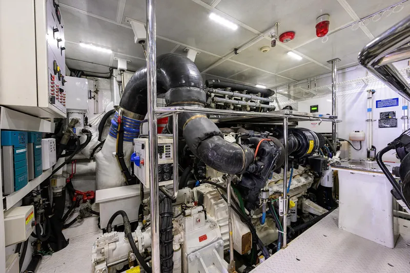 Second Amendment Yacht Photos Pics Hargrave 100 Raised Pilothouse Second Amendment- Engine Room