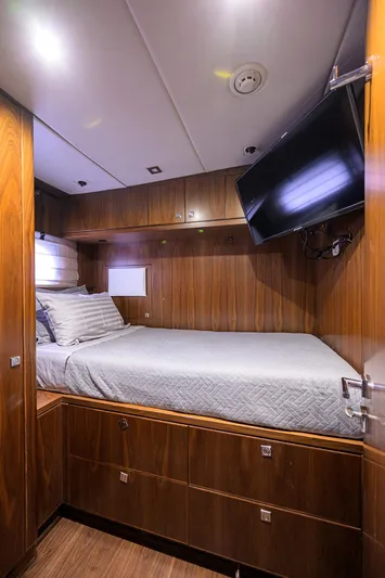 Second Amendment Yacht Photos Pics Hargrave 100 Second Amendment- Crew Quarters