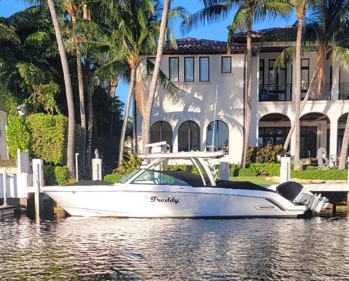 2021 Boston Whaler 320 Vantage