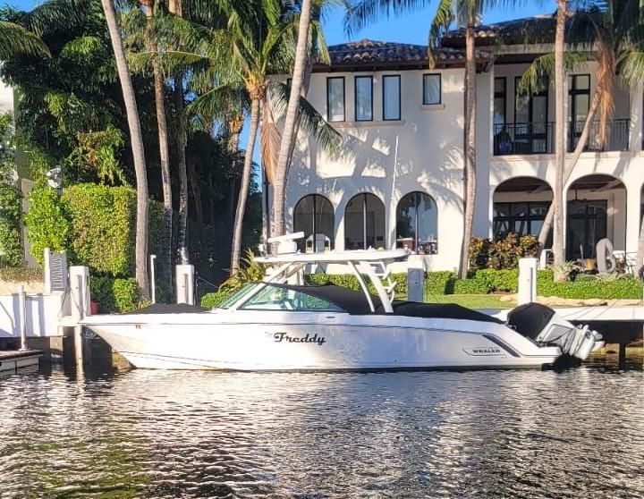 2021 Boston Whaler 320 Vantage