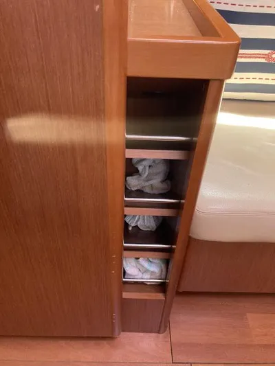 Adelie Yacht Photos Pics 