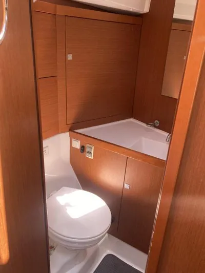 Adelie Yacht Photos Pics 