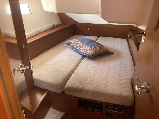 Adelie Yacht Photos Pics 