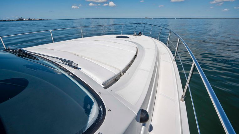 2013-50-pershing-50-1-motor-yacht