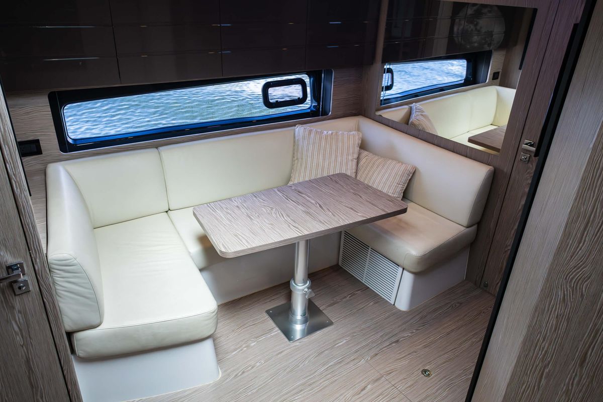 2019 Azimut 43 