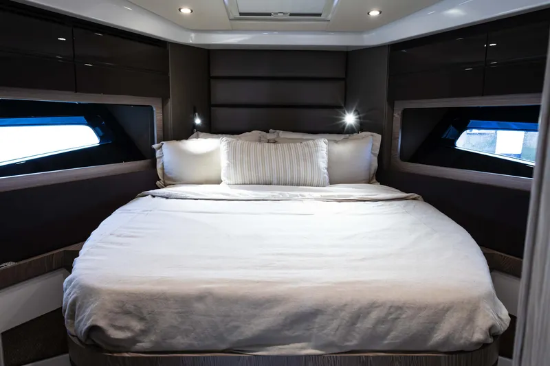 Amici Yacht Photos Pics Luxurious bedroom interior of 2019 Azimut Atlantis 43 yacht with cozy bedding.