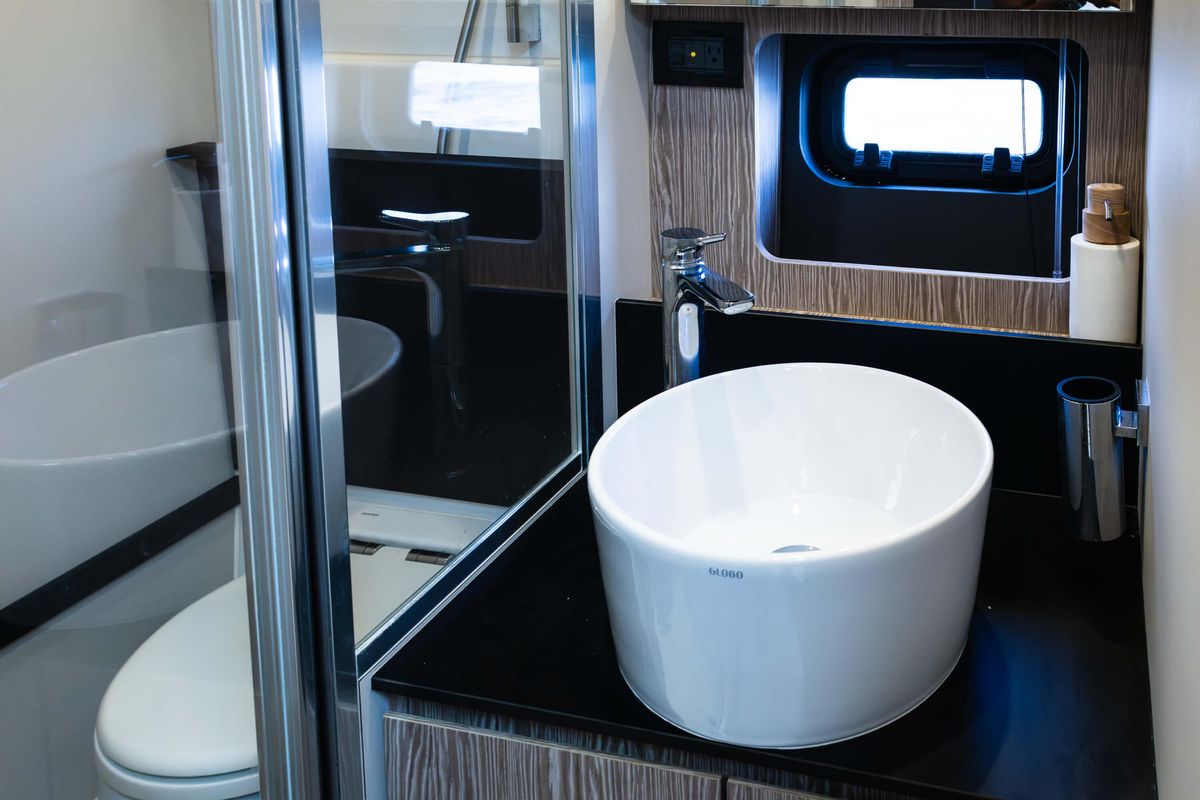 2019 Azimut 43 