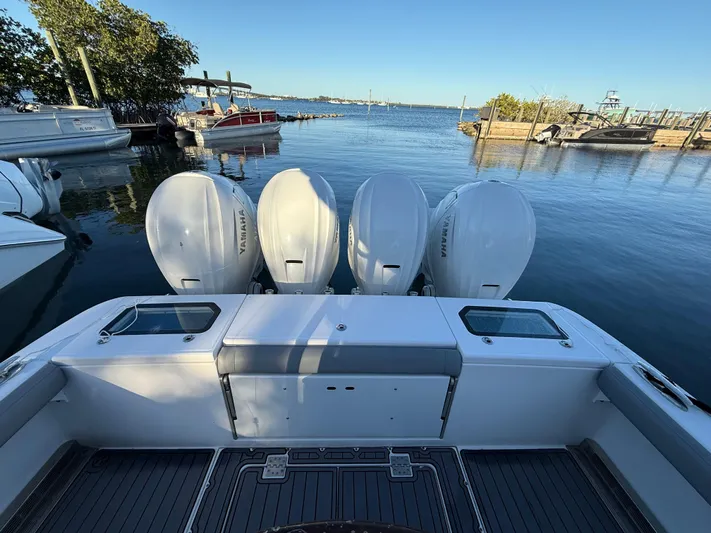  Yacht Photos Pics 2021 Everglades 435 Cc - Image 18