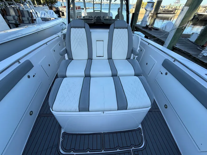  Yacht Photos Pics 2021 Everglades 435 Cc - Image 28