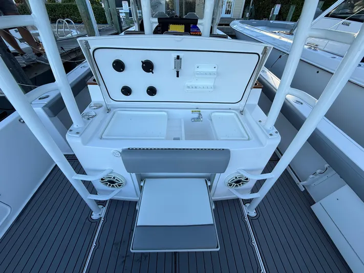  Yacht Photos Pics 2021 Everglades 435 Cc - Image 20