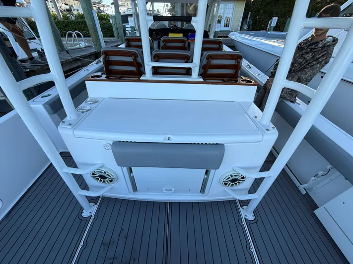  Yacht Photos Pics 2021 Everglades 435 Cc - Image 19