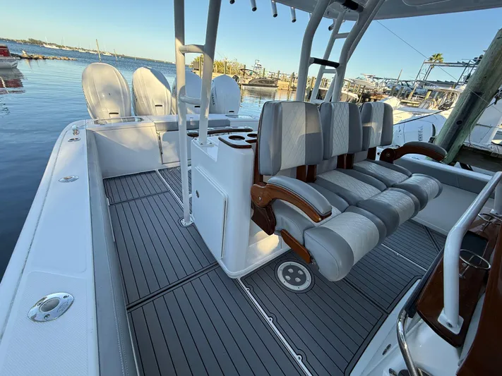  Yacht Photos Pics 2021 Everglades 435 Cc - Image 12