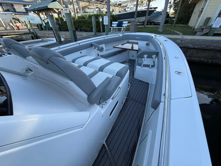  Yacht Photos Pics 2021 Everglades 435 Cc - Image 26