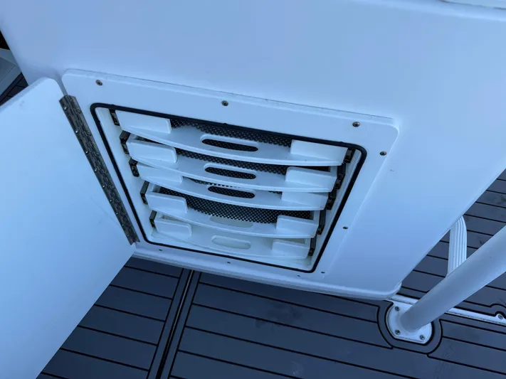  Yacht Photos Pics 2021 Everglades 435 Cc - Image 22