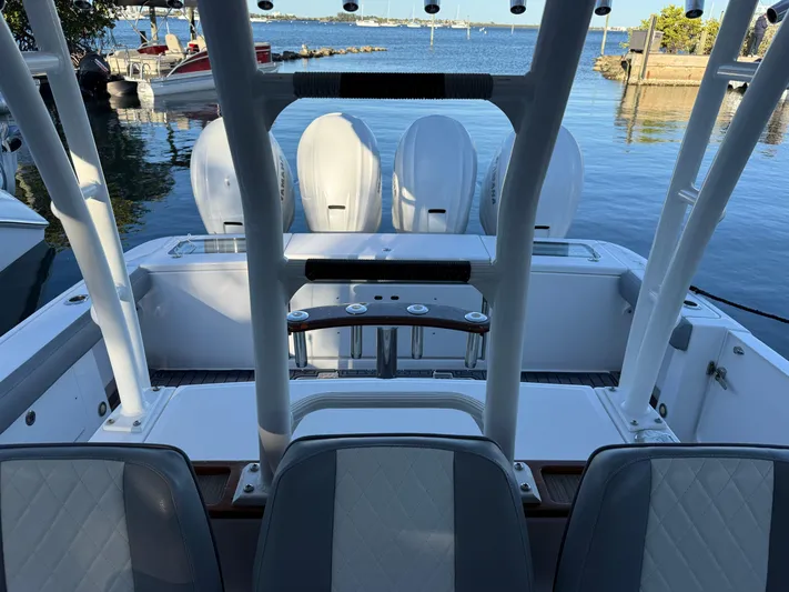  Yacht Photos Pics 2021 Everglades 435 Cc - Image 17