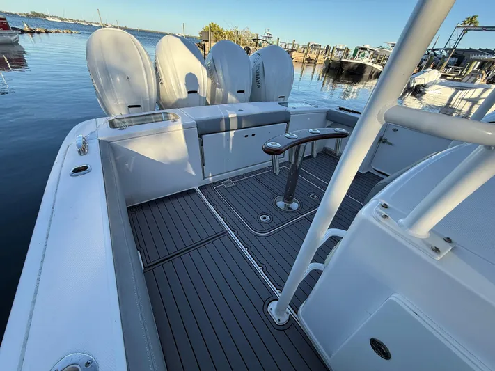  Yacht Photos Pics 2021 Everglades 435 Cc - Image 14