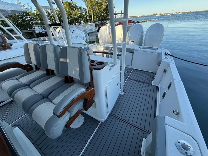  Yacht Photos Pics 2021 Everglades 435 Cc - Image 13