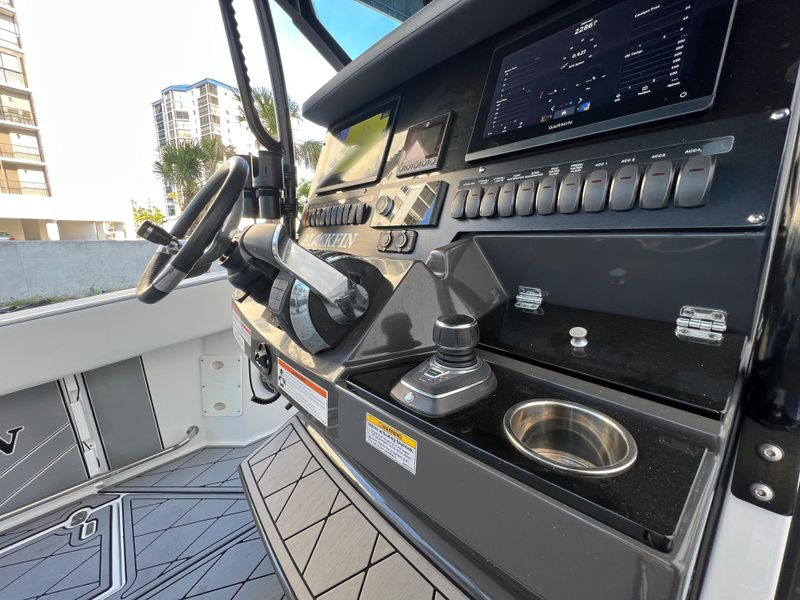 2020 Blackfin 272 CC