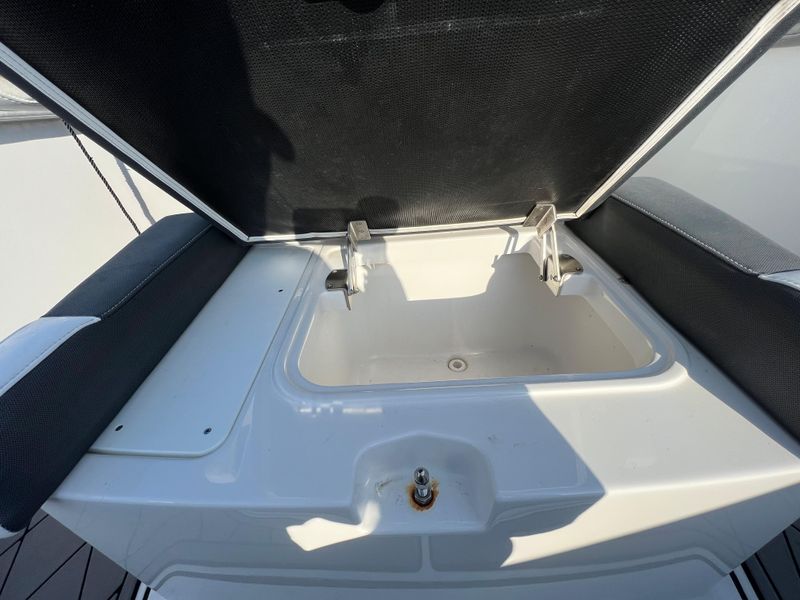 2020 Blackfin 272 CC
