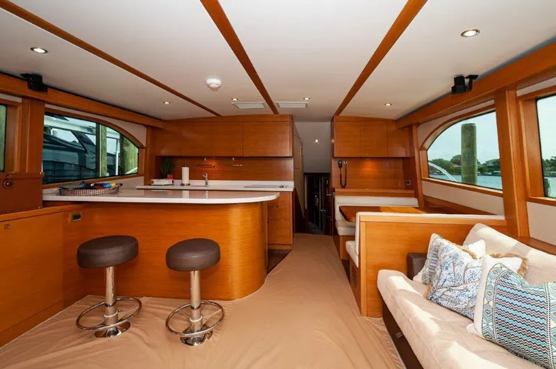 Knot On Call Yacht Photos Pics 2016 Hatteras GT60  KNOT ON CALL  Salon 4