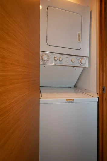 Knot On Call Yacht Photos Pics 2016 Hatteras GT60  KNOT ON CALL  Laundry