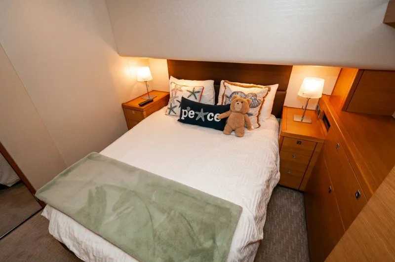 Knot On Call Yacht Photos Pics 2016 Hatteras GT60  KNOT ON CALL  Master SR 3