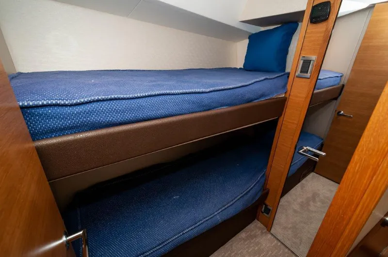 Knot On Call Yacht Photos Pics 2016 Hatteras GT60  KNOT ON CALL  Aft Bunkroom