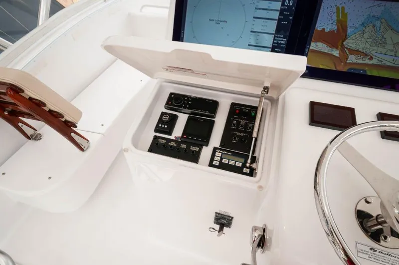 Knot On Call Yacht Photos Pics 2016 Hatteras GT60  KNOT ON CALL  Helm 5