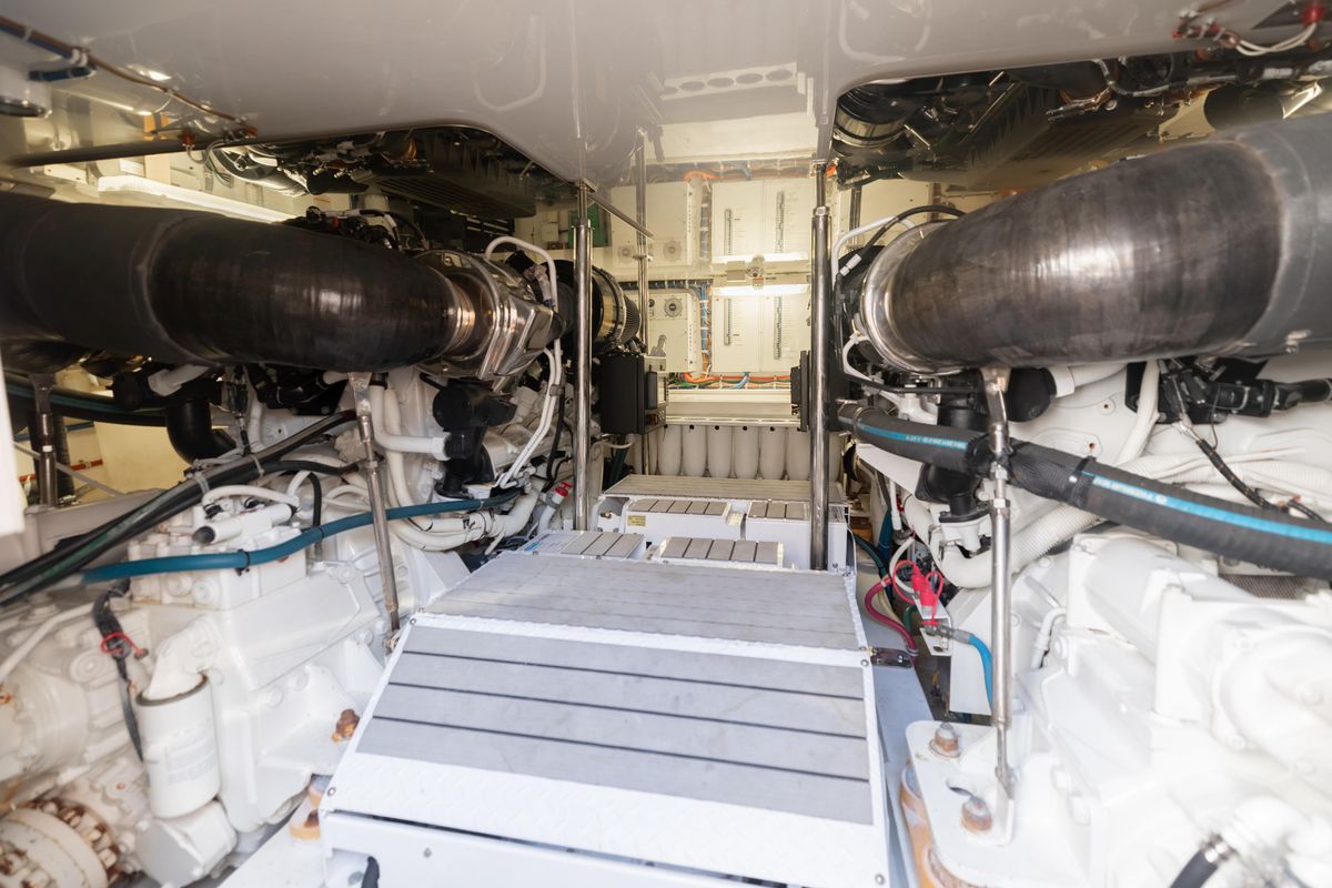 2016 Hatteras 60 