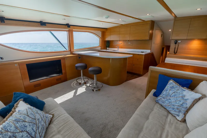 Knot On Call Yacht Photos Pics 2016 Hatteras GT60  KNOT ON CALL  Salon 1