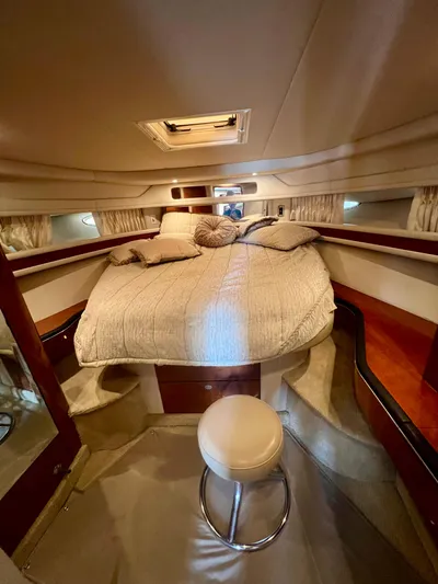 Party Of 9 Yacht Photos Pics Luxurious bedroom interior of 2004 Sea Ray 46 Sundancer yacht with cozy bed.