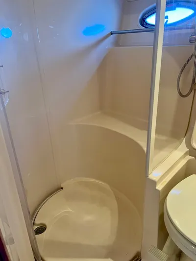 Party Of 9 Yacht Photos Pics 2004 Sea Ray 46 SUNDANCER yacht bathroom with shower and toilet.