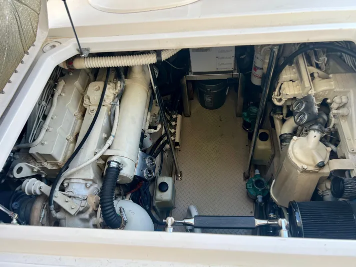 Party Of 9 Yacht Photos Pics Engine compartment of a 2004 Sea Ray 46 Sundancer yacht.