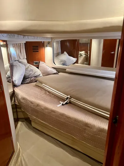 Party Of 9 Yacht Photos Pics Luxurious bedroom interior of 2004 Sea Ray 46 Sundancer yacht with cozy bedding.