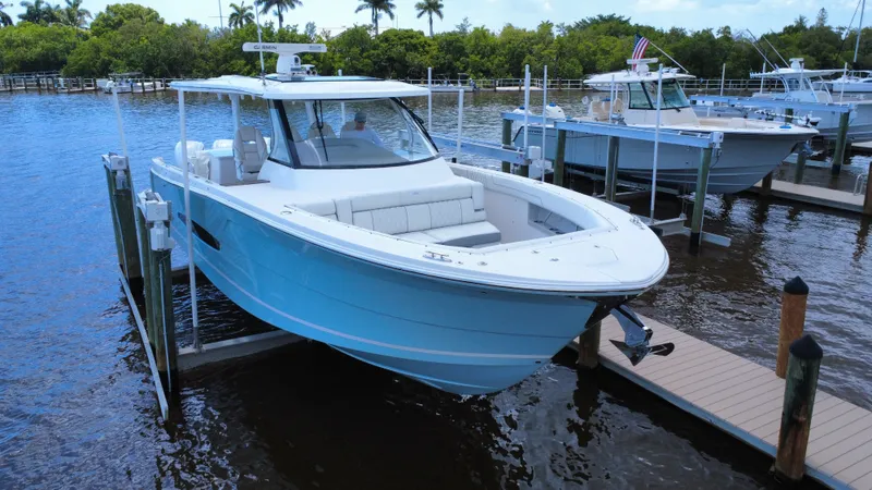  Yacht Photos Pics 2022 REGAL 38 SAV - Image 6