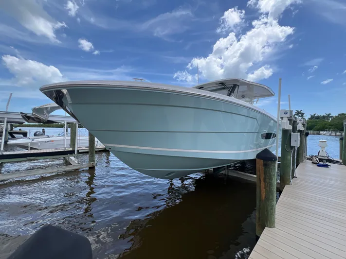  Yacht Photos Pics 2022 REGAL 38 SAV - Image 1