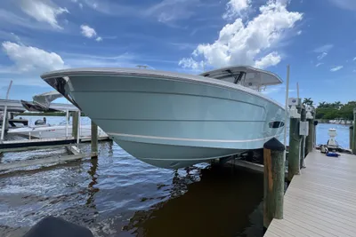 Regal 38 SAV