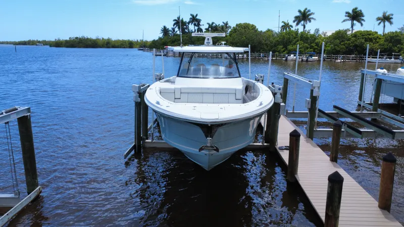  Yacht Photos Pics 2022 REGAL 38 SAV - Image 7