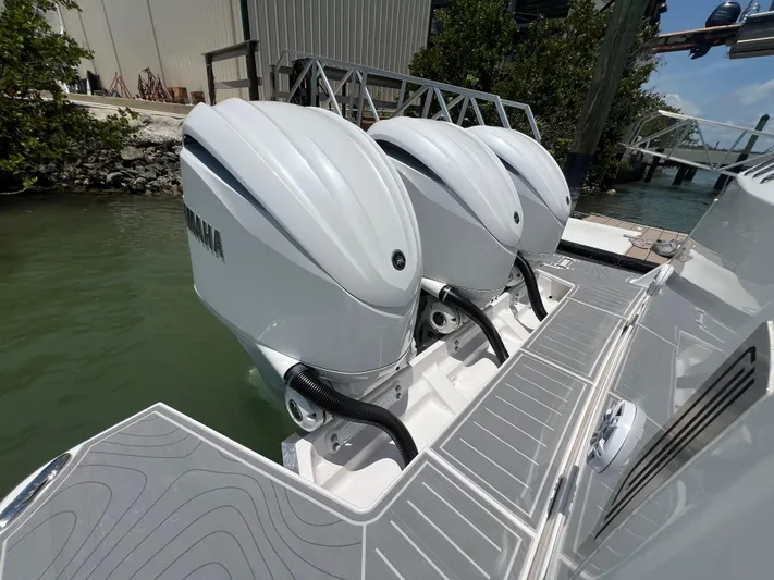  Yacht Photos Pics 2022 REGAL 38 SAV - Image 11