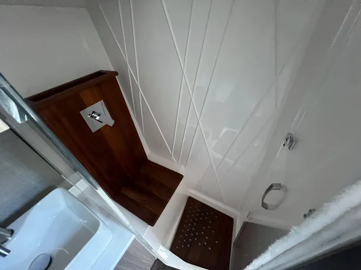  Yacht Photos Pics 2022 REGAL 38 SAV - Image 20