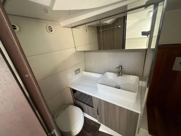  Yacht Photos Pics 2022 REGAL 38 SAV - Image 27