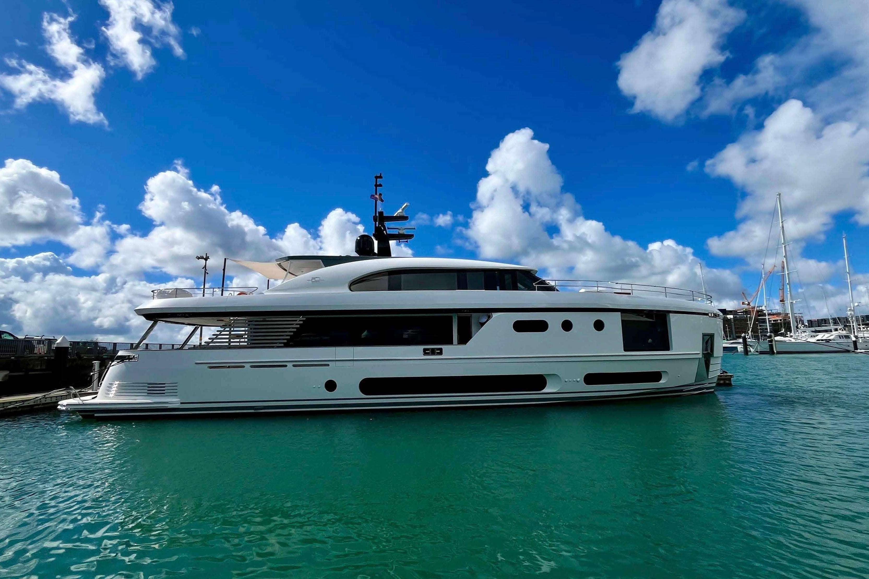 DB Motor Yachts Azimut for sale - YachtWorld