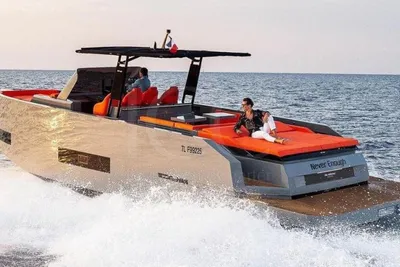 De Antonio Yachts D42 Open