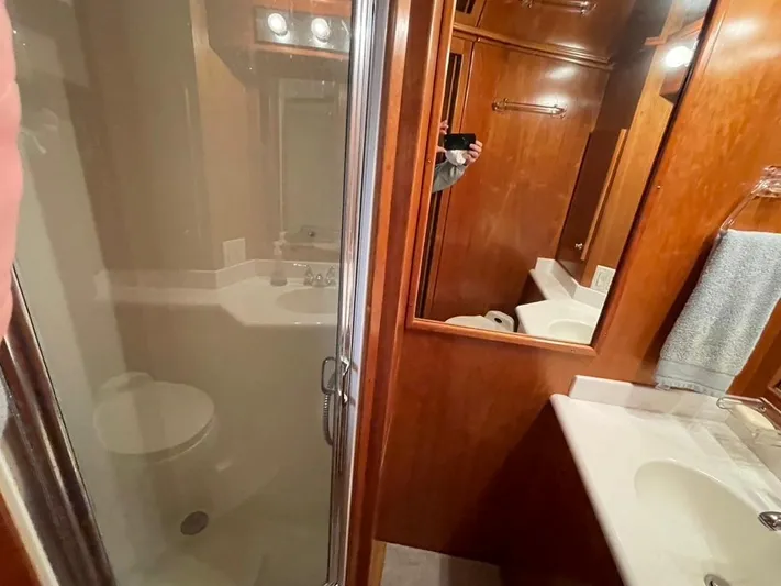 "spirit Island" Yacht Photos Pics Bathroom interior of 2004 Navigator 4400 Pilot House with shower and sink.