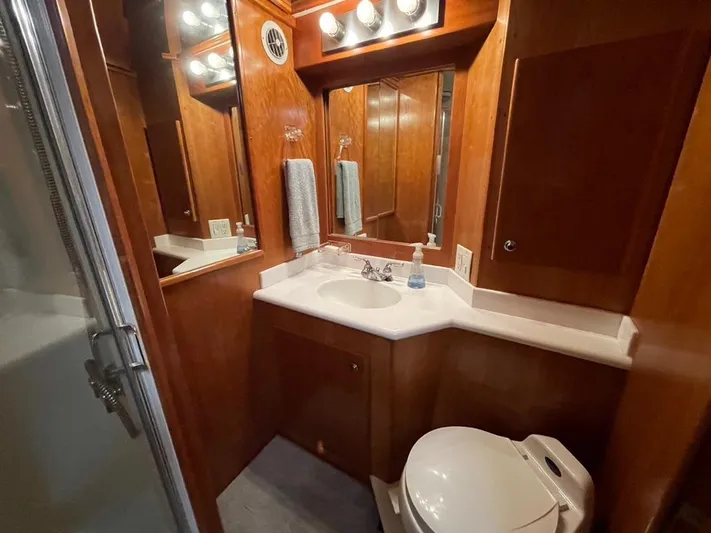 "spirit Island" Yacht Photos Pics Luxurious 2004 Navigator 4400 pilot house bathroom with wood cabinetry and modern fixtures.